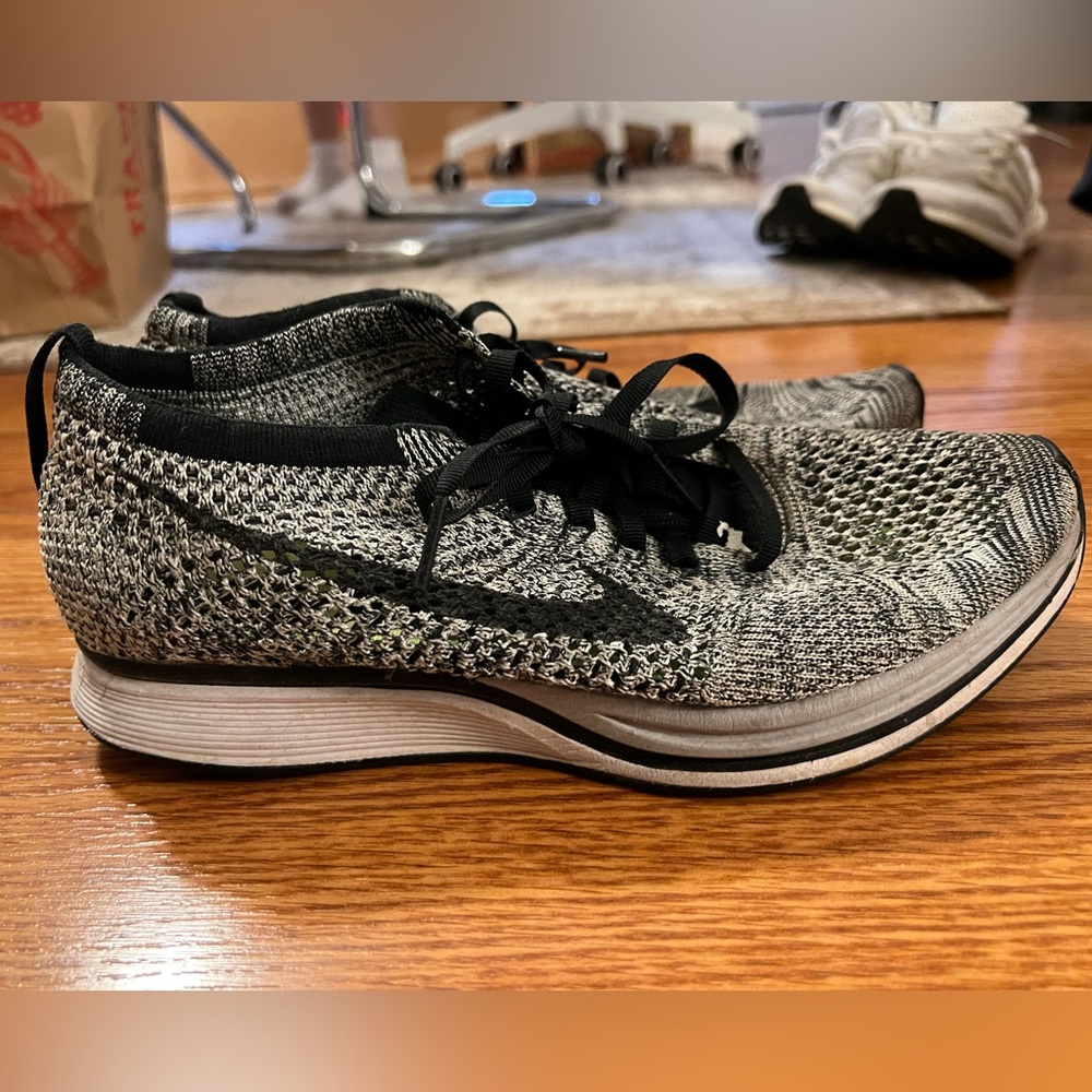 Nike Flyknit Racers - black and white